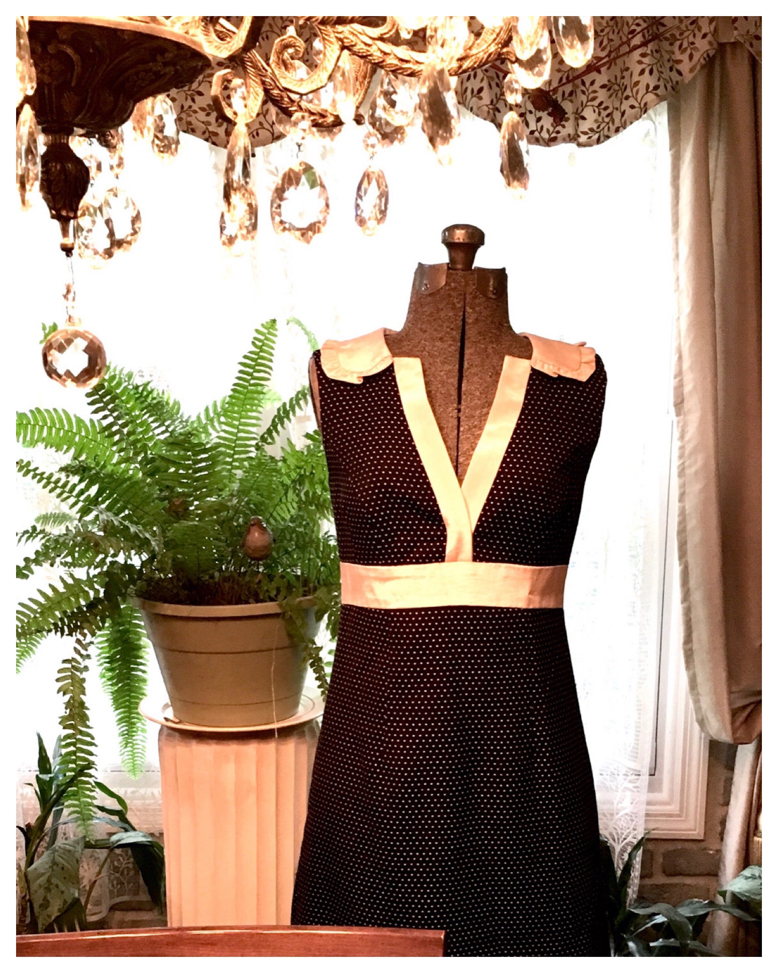 Black & Cream Collar Dress Size 8 Large – Gilmore Garbs Black & Cream Collar Dress Size 8 Large – Gilmore Garbs